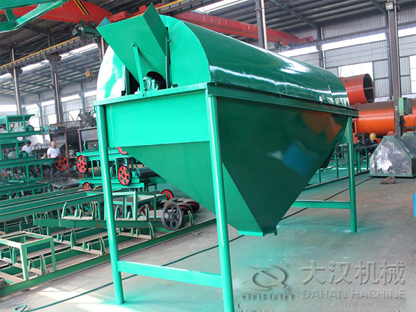 滾筒篩主要采用的是碳鋼材質其主要的優勢是價格比較便宜。