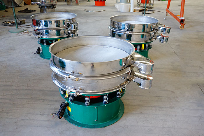 玉米淀粉振動篩分機的特點:產品的振動頻率高,振幅大,可篩分物料比較廣泛,采用304不銹鋼材質,對于物料篩分有一定的優勢。