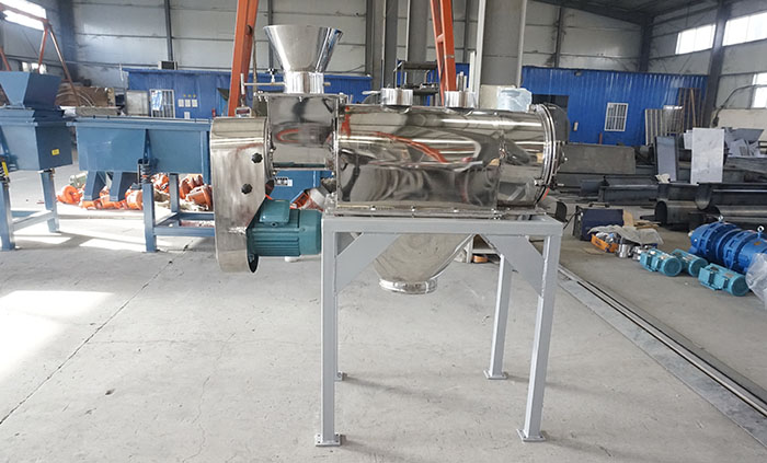 氣旋篩分機(jī)與氣流篩分機(jī)的篩分原理基本相似,所以針對(duì)于其旋篩分機(jī)的篩分壓力。會(huì)比氣流篩分機(jī)的壓力要大一些。