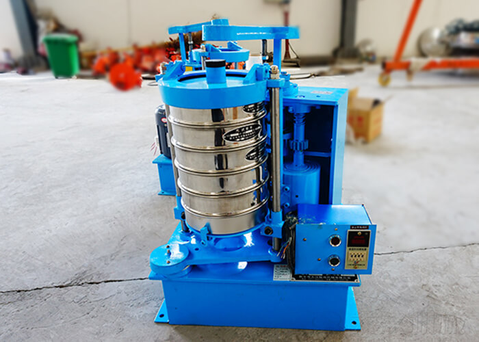 拍擊篩具有水平圓周運動和垂直敲擊運動，下料快、不易堵塞