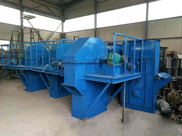 TD斗式提升機產(chǎn)品概述：屬于向上式的料斗式的垂直運動，能夠完成較高距離的提升。